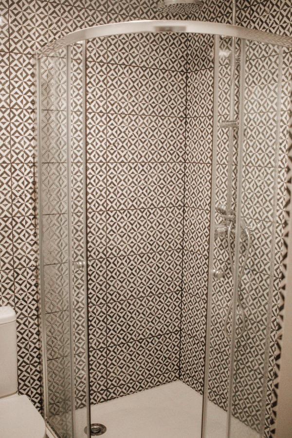 Rabbit Hotel Raiskums Exteriér fotografie